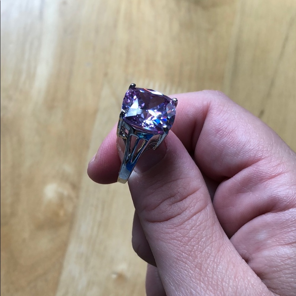 Chunky, cute light purple fashion ring! Size 6